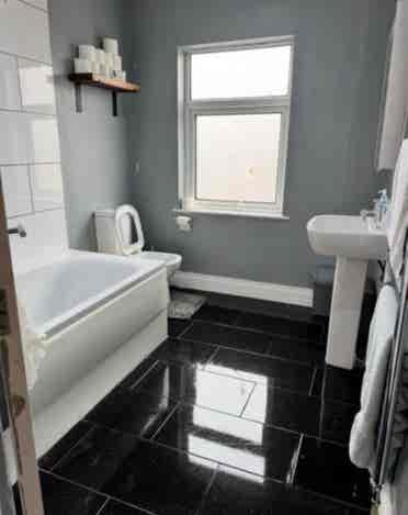 Large Double Bed Room - BILLS INC