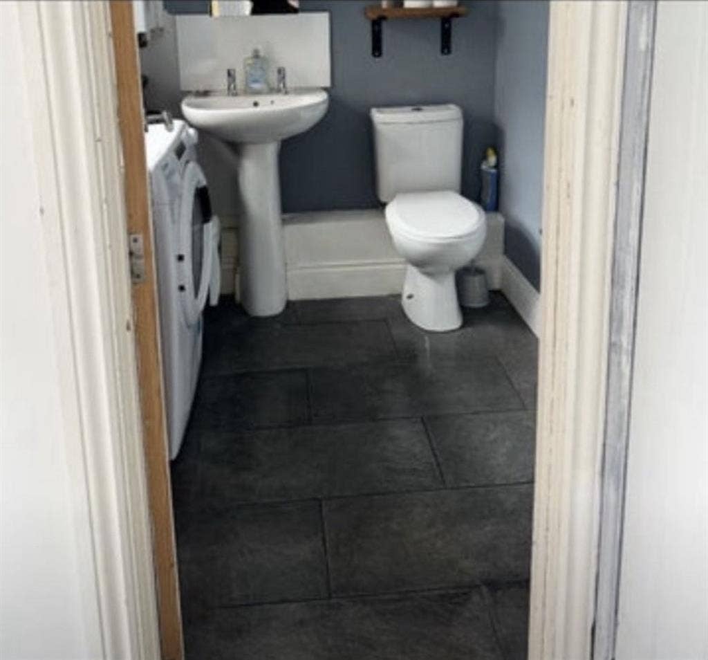 Large Double Bed Room - BILLS INC