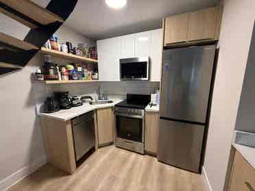 🏡  Sublease available