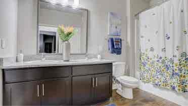 Bedroom with private bathroomm