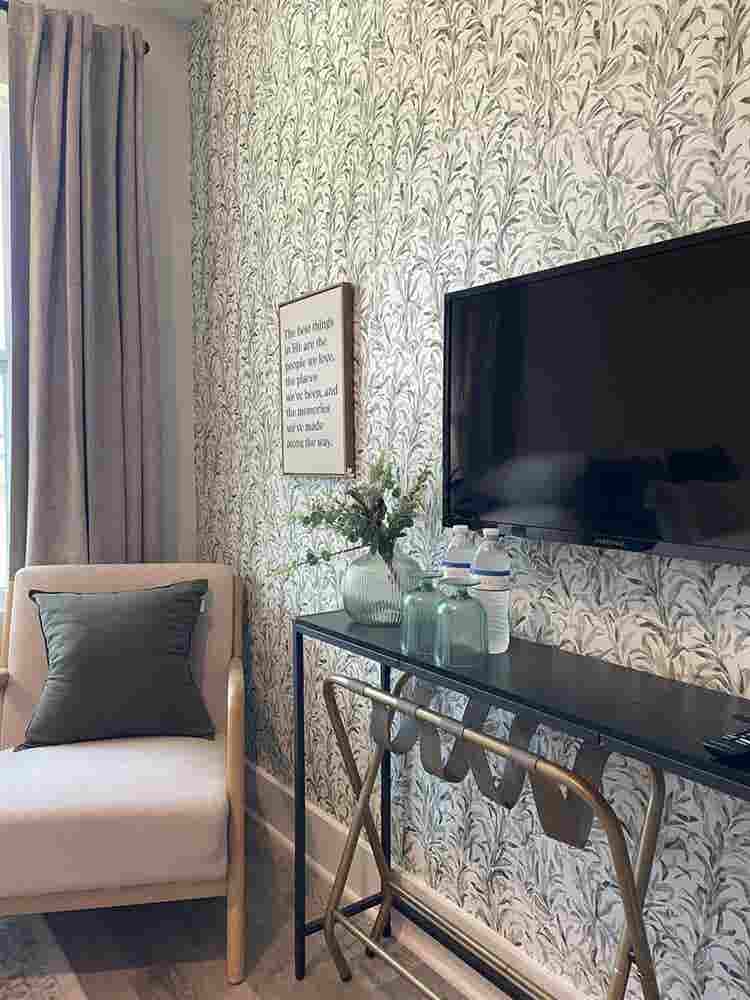 Oak + Moss Suite