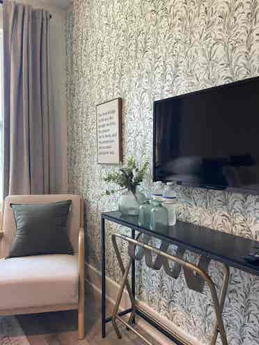 Oak + Moss Suite