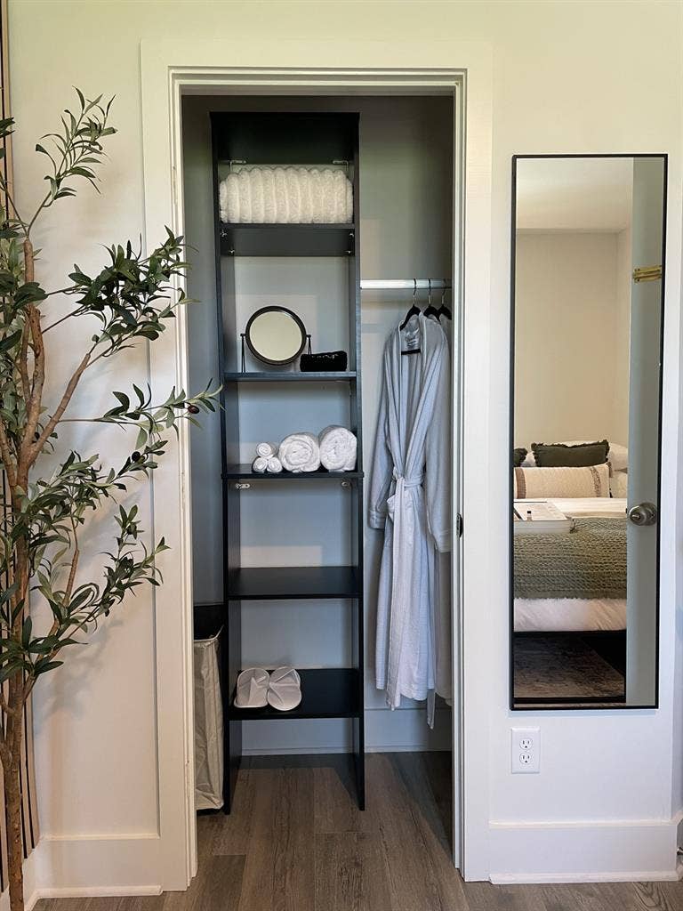 Oak + Moss Suite