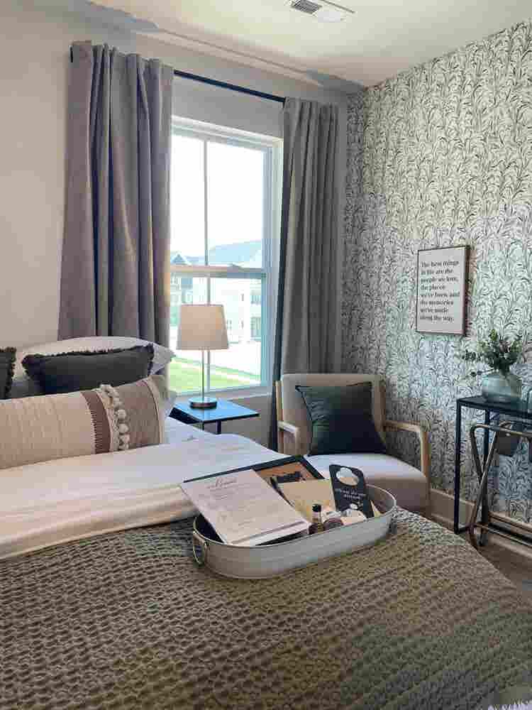 Oak + Moss Suite
