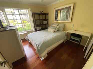 Looking for a female roommate