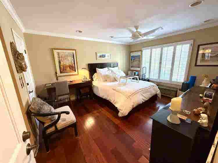 Seeking female roommate