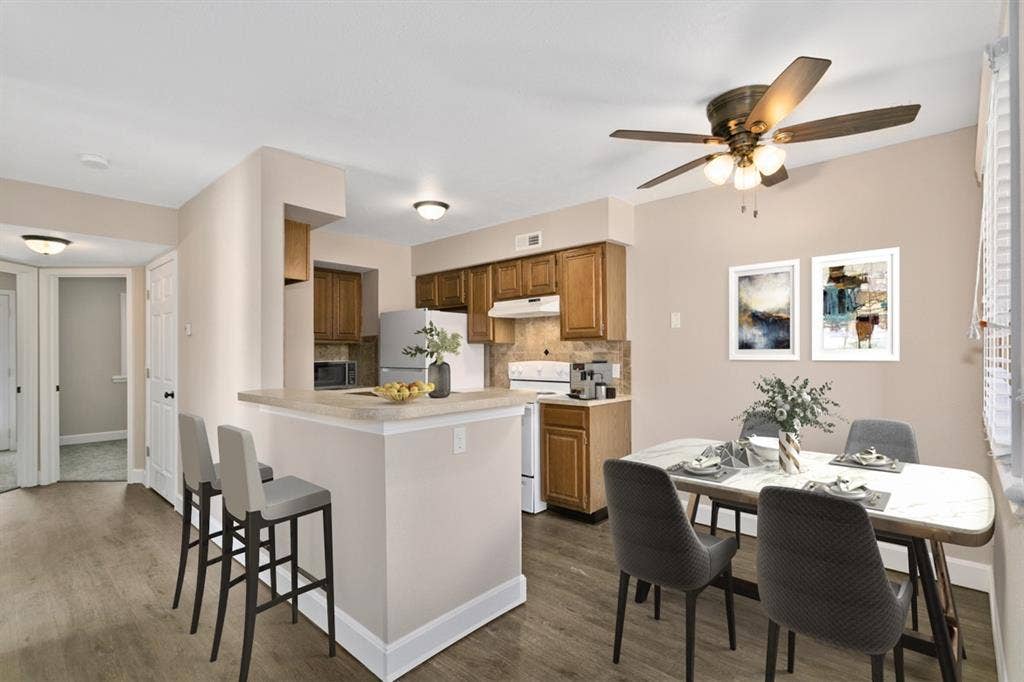 Roommate needed for bath