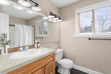Roommate needed for  bath