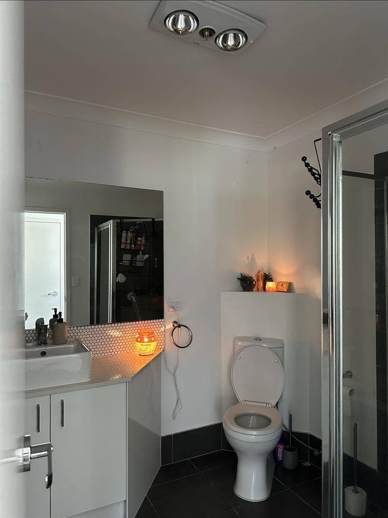 Looking for one housemate. Rent