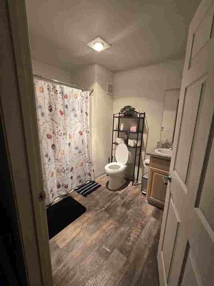 Rent a private room- shared apartme