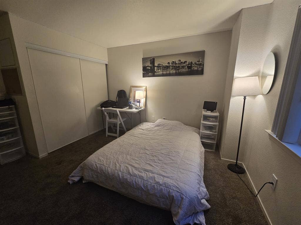 Rent a private room- shared apartme