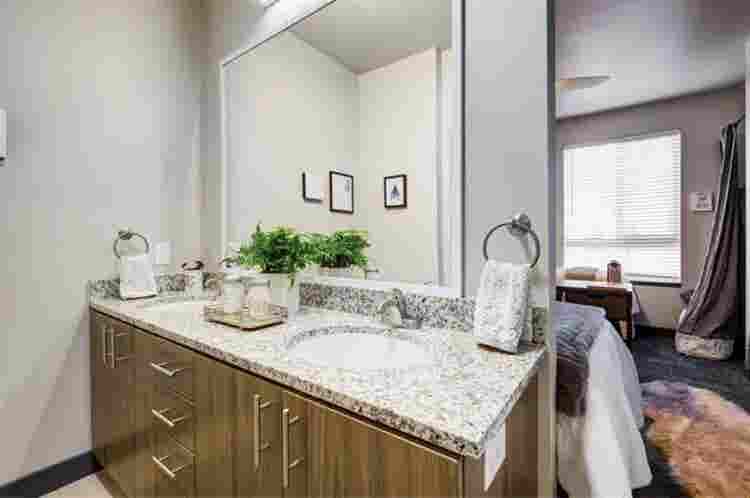 Lease at Hornet commons