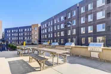 Lease at Hornet commons