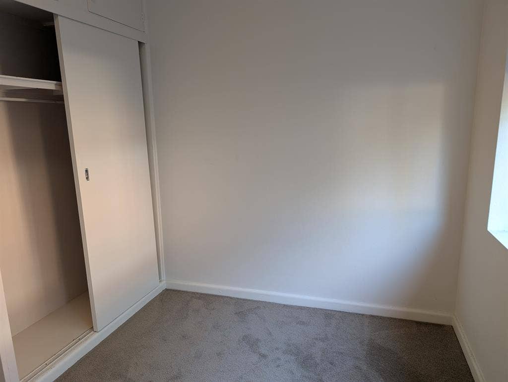 1 room for rent