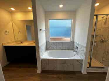 Private room shared bath Kyle