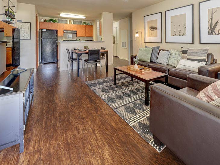 Urgently looking for a roommate