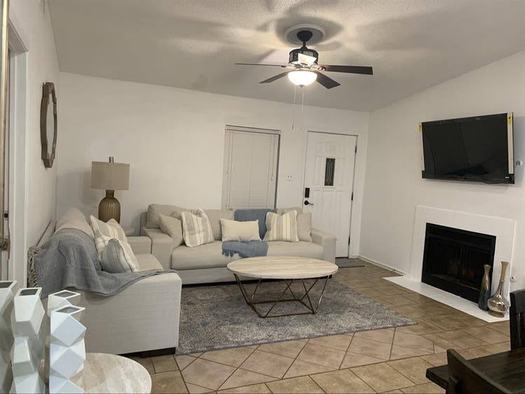 Looking for roommate