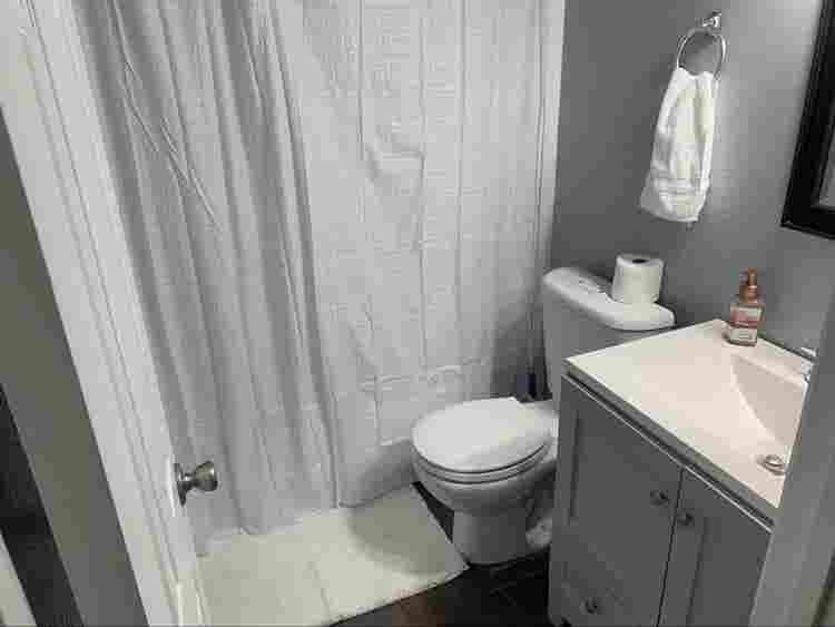 Looking for roommate