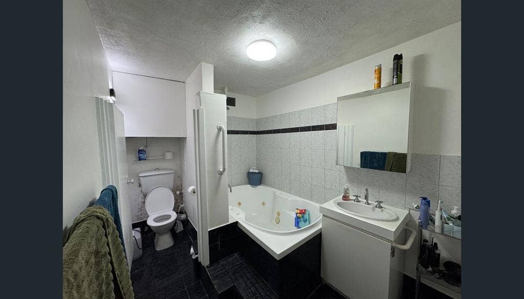 Secure leafy 2bedroom Unit