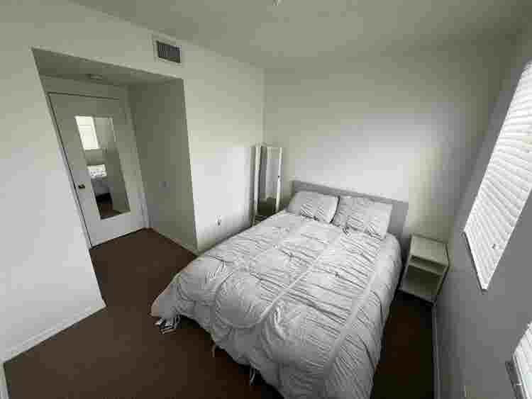 SE RENTA HABITACIÓN