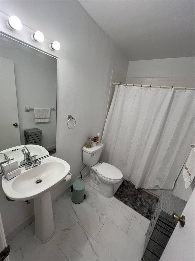 SE RENTA HABITACIÓN