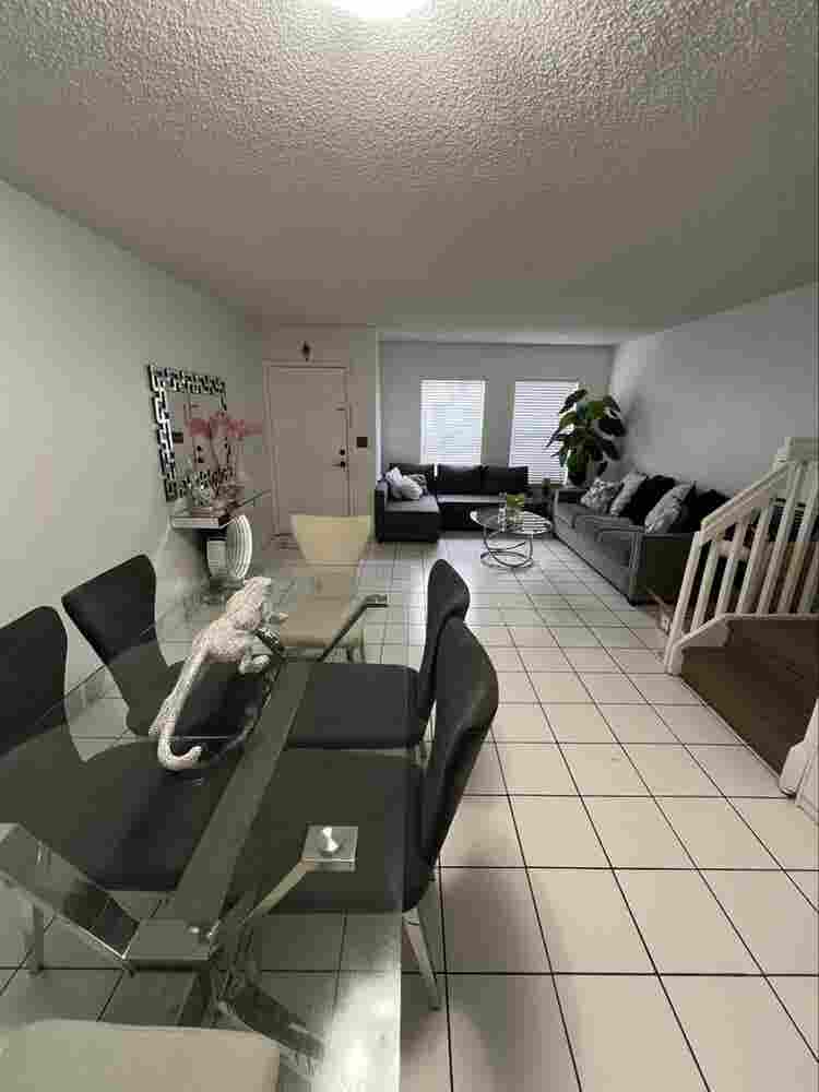 SE RENTA HABITACIÓN