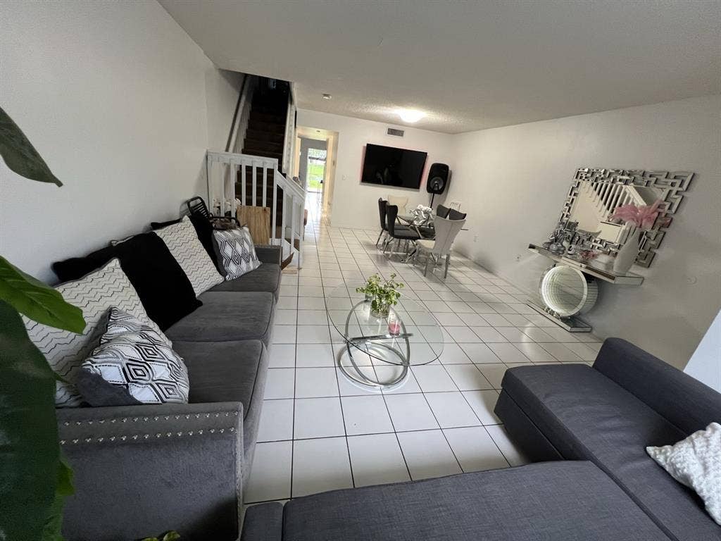 SE RENTA HABITACIÓN