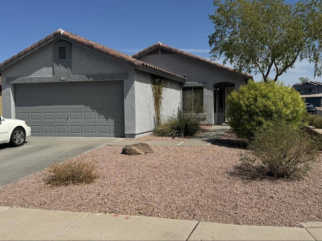 Share my cute house in Surprise AZ
