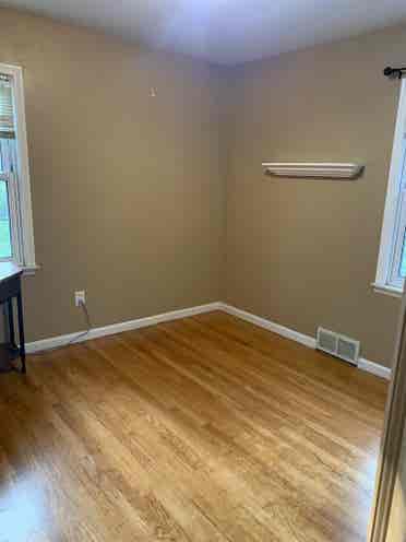 Looking for roommate