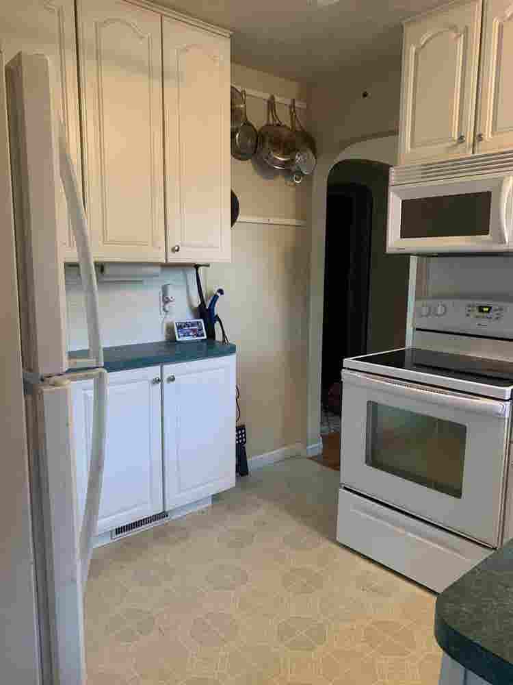 Looking for roommate