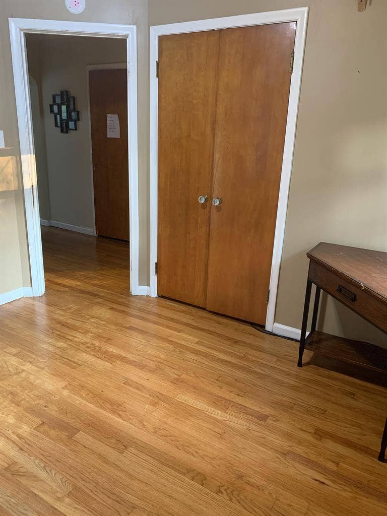 Looking for roommate