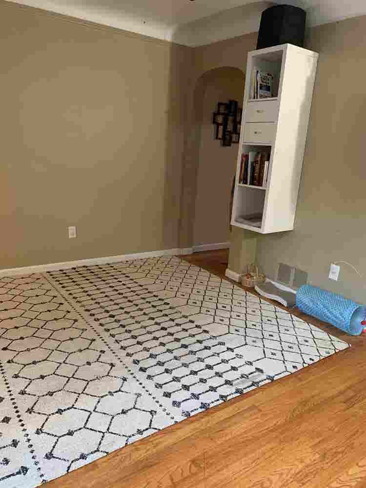 Looking for roommate