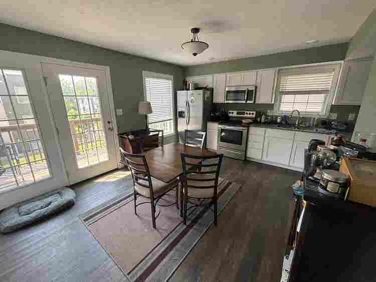 Needing housemates for school year