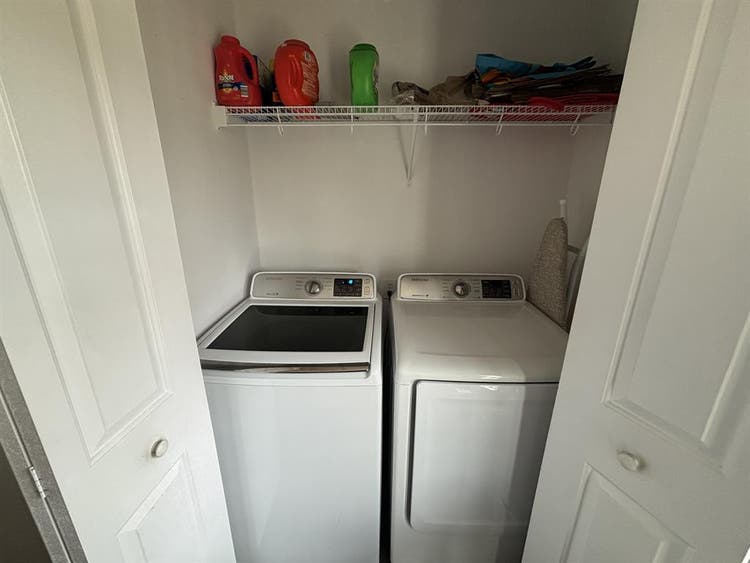 Needing housemates for school year