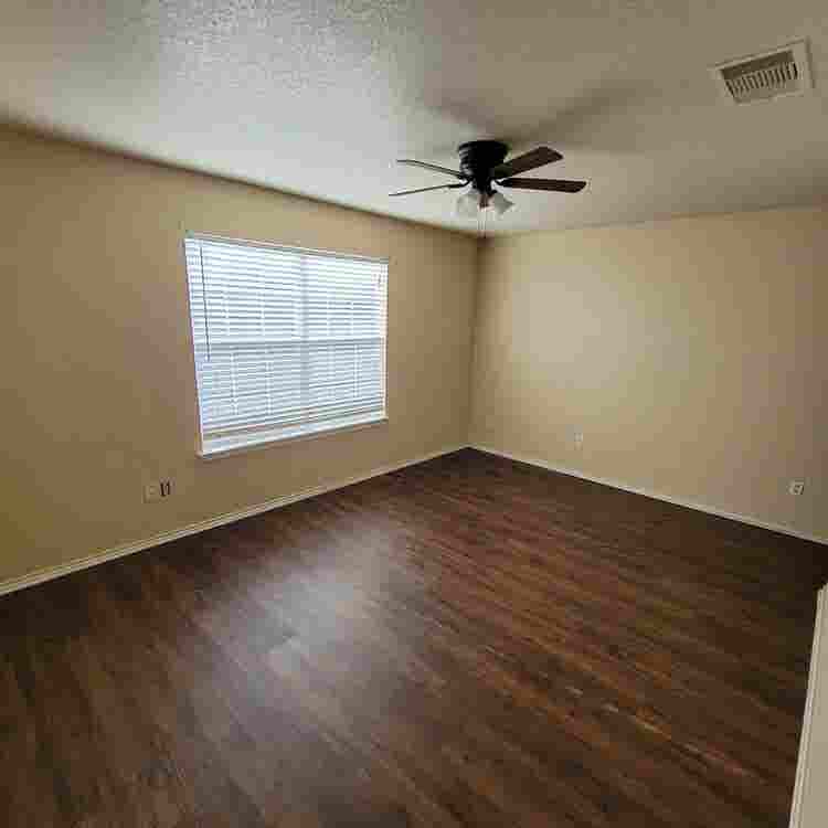 Room for rent Available