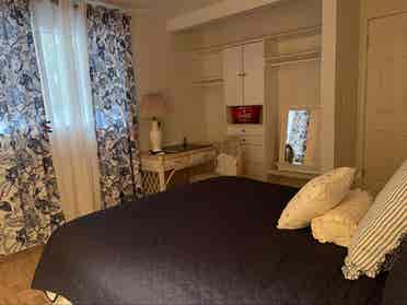 Bed and bath located in Long Beach