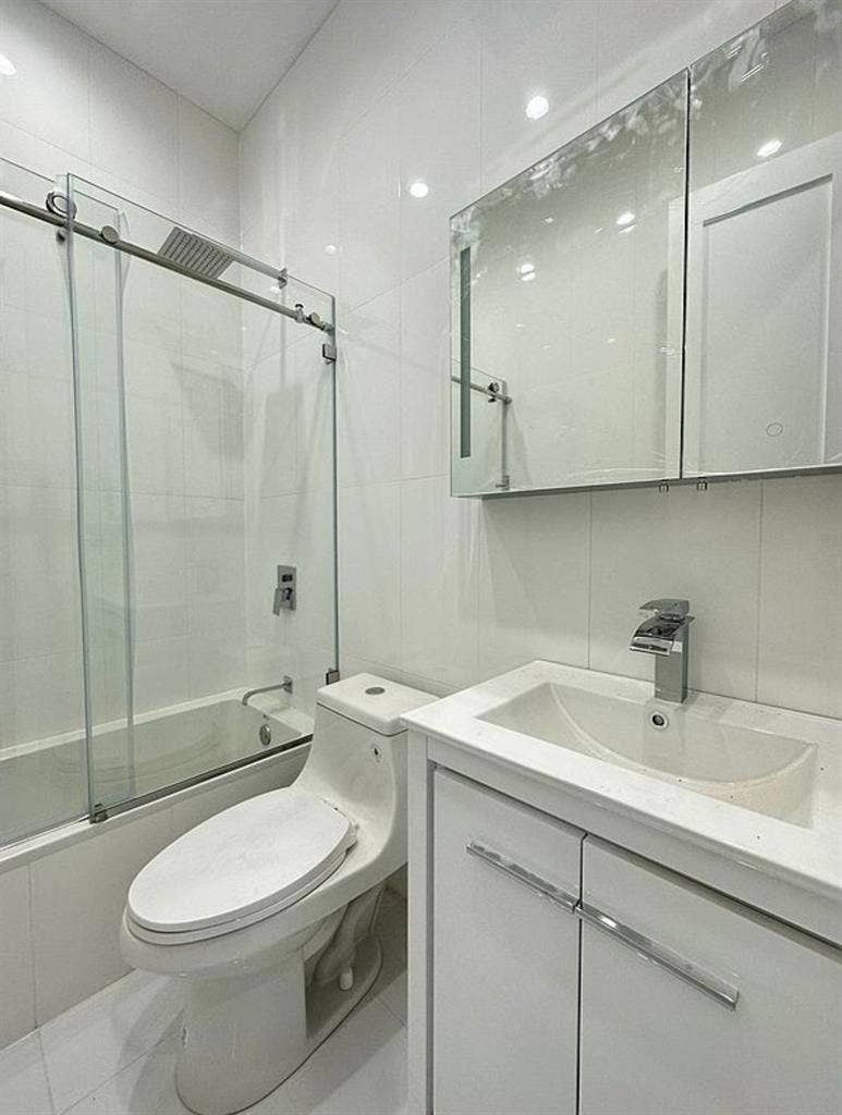 1 Bedroom Shared Bathroom Available