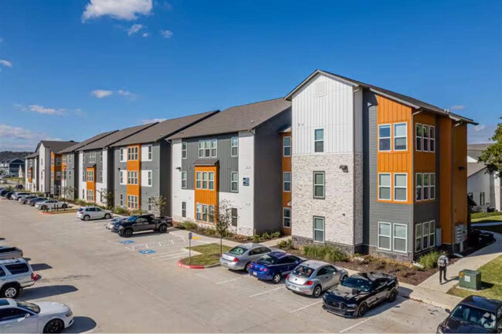 Need Someone To Take Over Lease!
