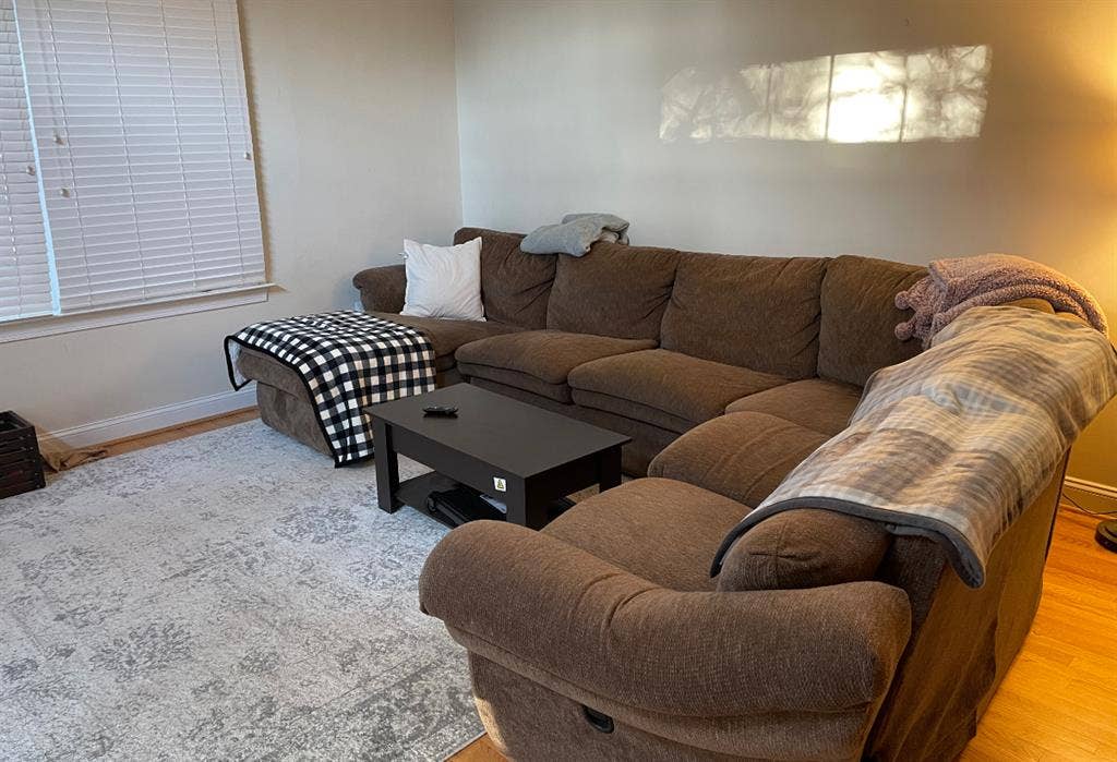 Looking for FEMALE roommate!