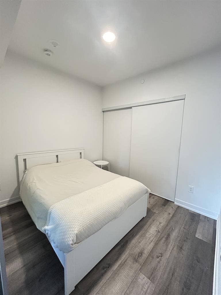 Looking for a Female Roommate 