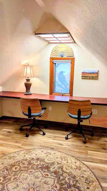 Furnished suite w private bath