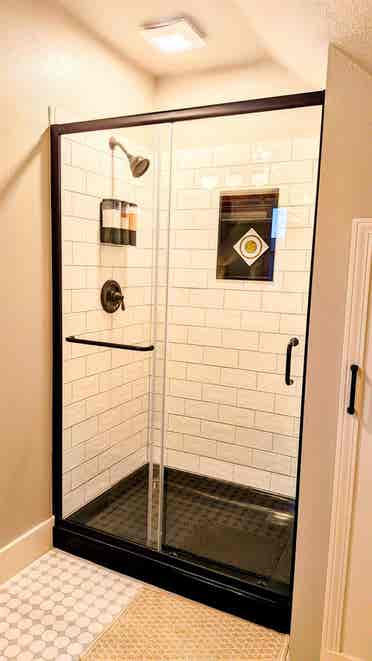 Furnished suite w private bath