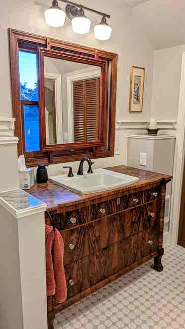 Furnished suite w private bath