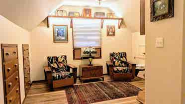 Furnished suite w private bath