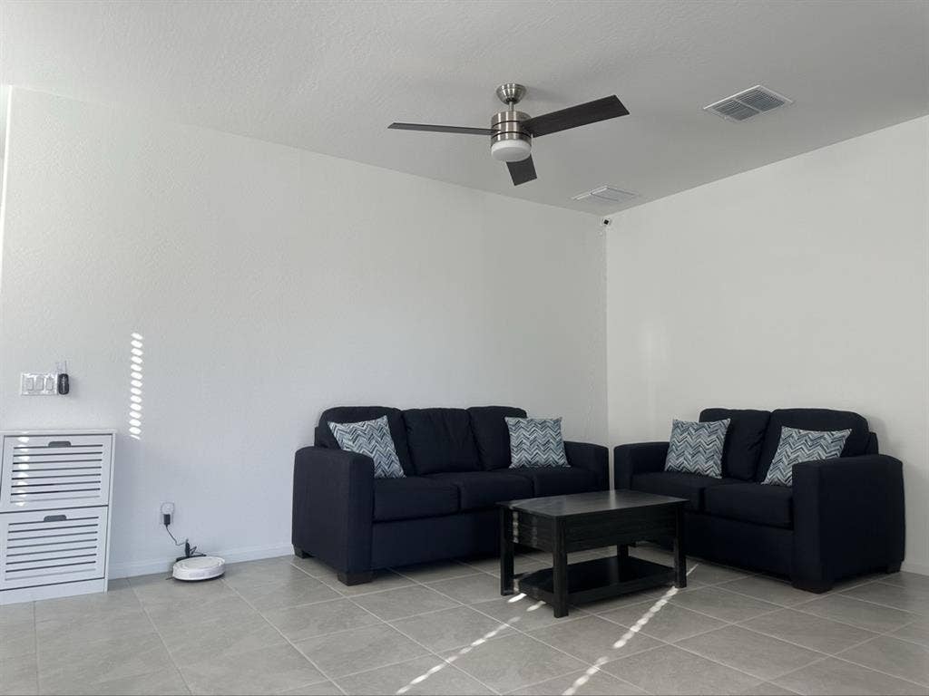 Room for rent in Phoenix/ Avondale