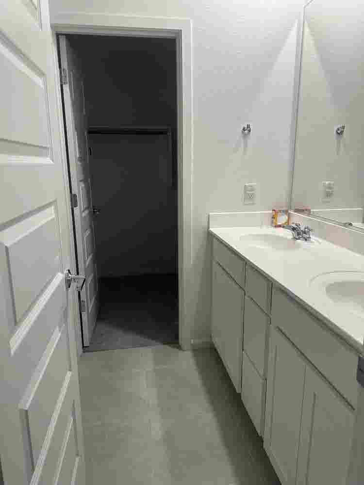 Room for rent in Phoenix/ Avondale