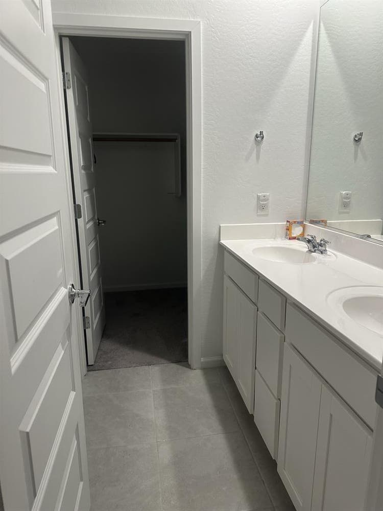 Room for rent in Phoenix/ Avondale