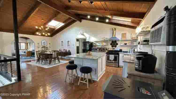 Beautiful home for 2 roommates 🏡