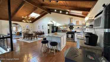 Beautiful home for 2 roommates 🏡