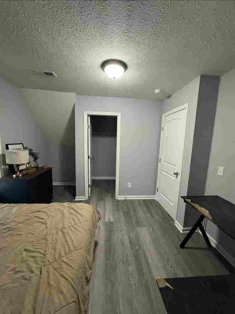 1 private room / 1 private bathroom